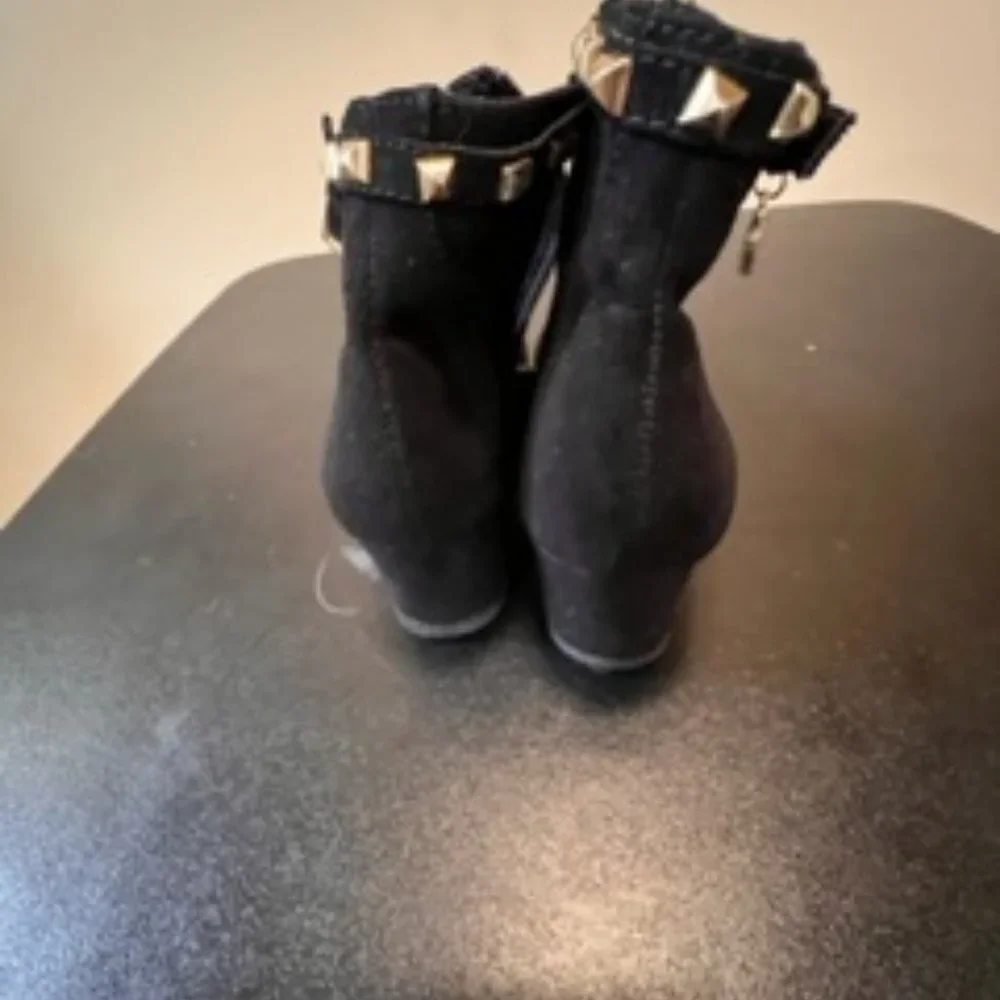 Michael Kors size 2 black wedge suede ankle boots